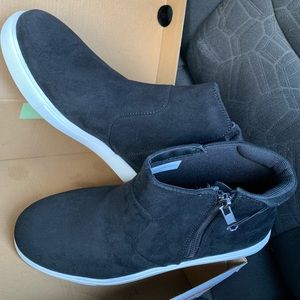 IZOD Mila Zipper Ankle Booties 8.5 NWT & BOX! Black Memory Foam